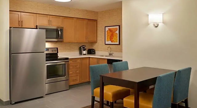 Четырёхместный люкс с 2 комнатами Residence Inn by Marriott Toronto Airport
