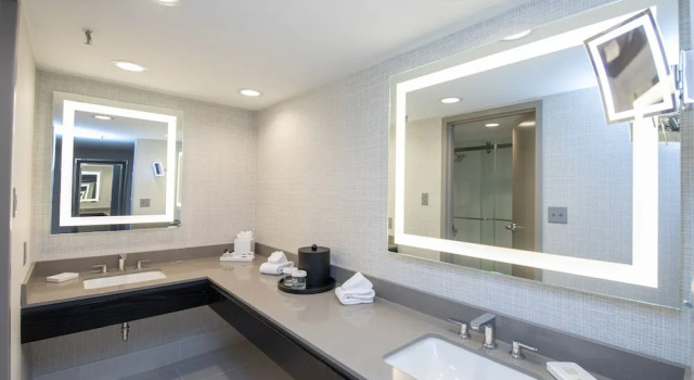 Двухместный номер Premium Crowne Plaza Providence-Warwick  by IHG