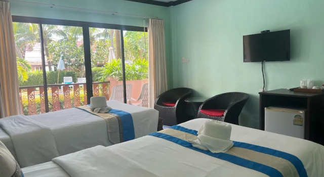 Двухместный номер Superior с балконом Lanta Seafront Resort