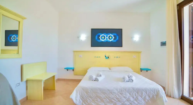 Hotel with swimming pool just 300 mt from the Baia delle Mimose-beach, Prenota Hotel Badesi Costa Paradiso