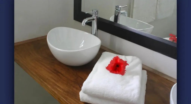 Апартаменты LHirondelle Self Catering Guest House