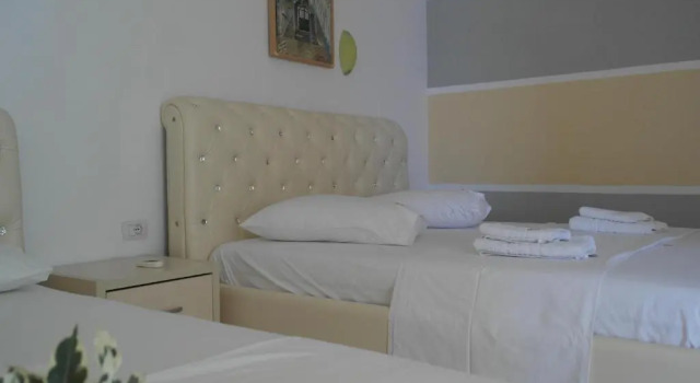 Suite 2 Schlafzimmer Qeparo Napolon Complex