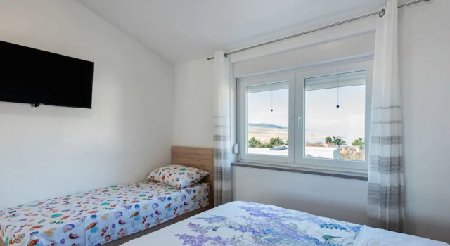 Bright Holiday Home in Jasenice With Beach Nearby