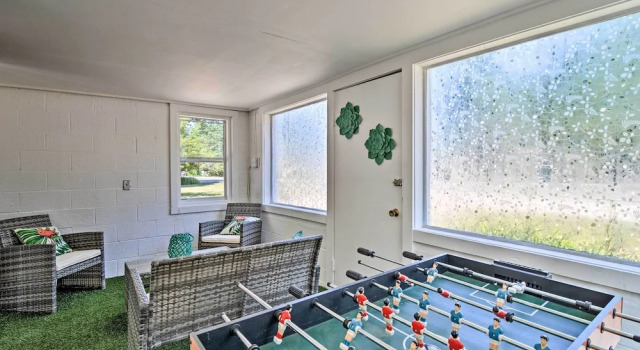 Stylish Dog-friendly Bungalow: Steps to Elk Lake, Prenota Hotel Kewadin Michigan