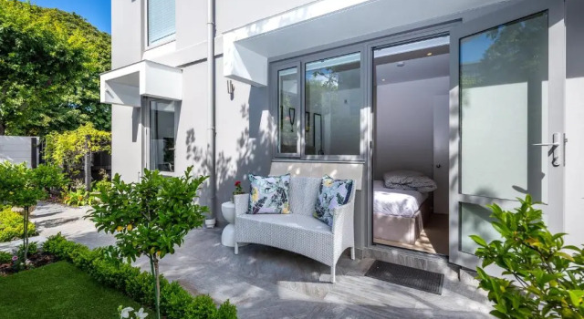 Riverside 1-Bed Apt - in the heart of the city