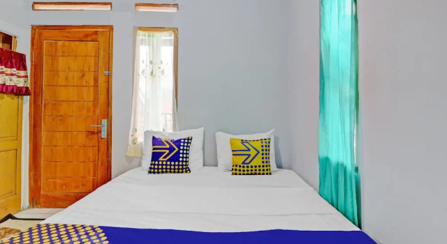 OYO Homes 90849 Cibeunying Homestay Cibodas Maribaya
