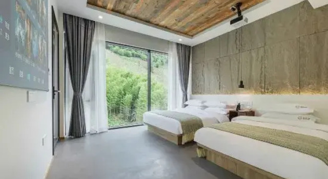 Семейный люкс c 1 комнатой с балконом и с видом на внутренний двор Luxian Liubai Yinxi Homestay