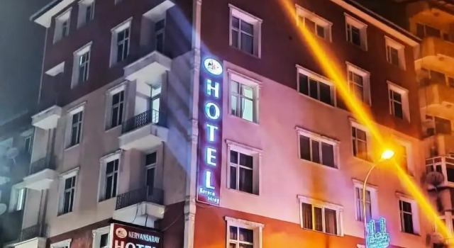 Hotel Kervansaray, Rezerwuj Hotel Hotele w East Anatolia Region z parkingiem, Parking