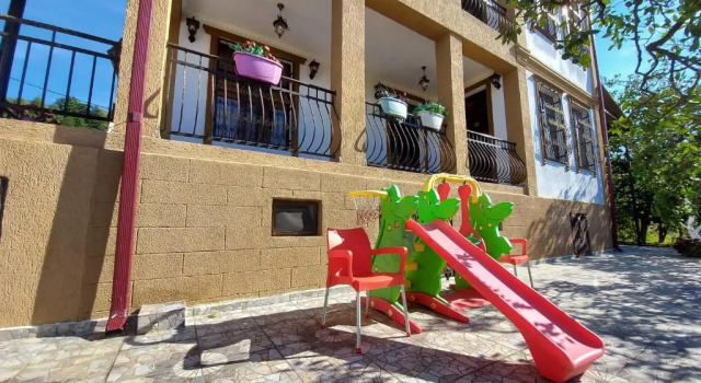 Esmeralda Guest House, Забронировать Гостевой дом Отели Гагрский района с парковкой, Парковка
