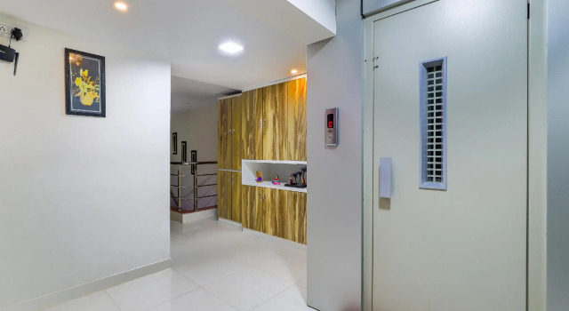 OYO 47110 Hotel Royal Palace, Réserver Hôtel Naroda Gujarat