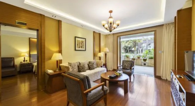 Семейный люкс Deluxe Guanfang Hotel Tengchong
