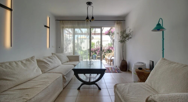 1 Bedroom Apartment on Beach Elias Upper