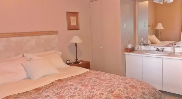 Bed and Breakfast de Chez Nous, Rezervovat Hotel Montreal Quebec, poblíž Complexe Desjardins
