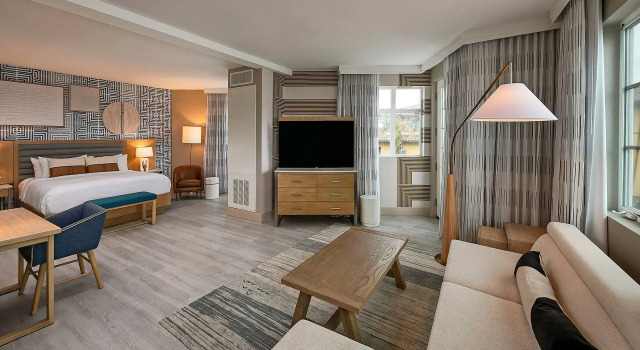 Двухместный люкс Mobility/​Hearing Accessible c 1 комнатой Inn at the Pier Pismo Beach, Curio Collection by Hilton