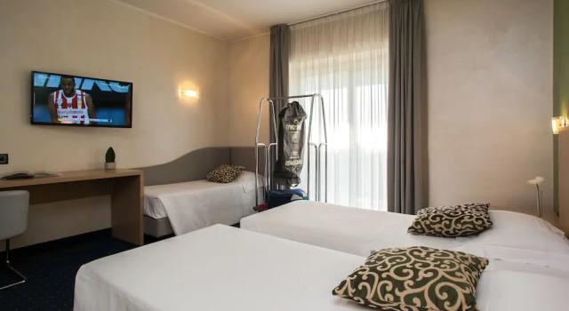 Четырёхместный номер Standard с балконом Palace Hotel Zingonia
