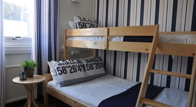 Marinan Richters, Book Hotel  