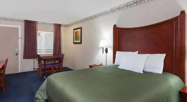 Двухместный номер Travelodge Orange County Airport  Costa Mesa