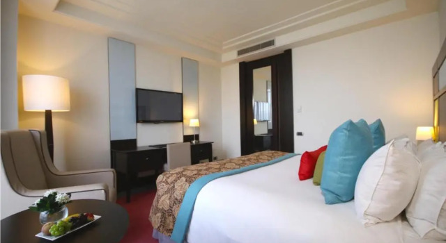 Полулюкс Hesperia WTC Valencia