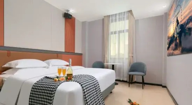 Люкс 18 Yiduo Hotel (Diwang Plaza 33 Xu Street)