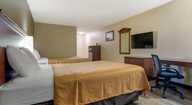Четырёхместный номер Standard Econo Lodge Inn & Suites Flowood - Jackson Northeast