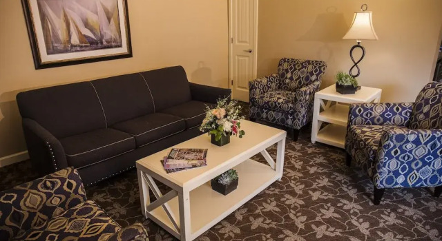 Двухместный люкс Lake Lawn Resort