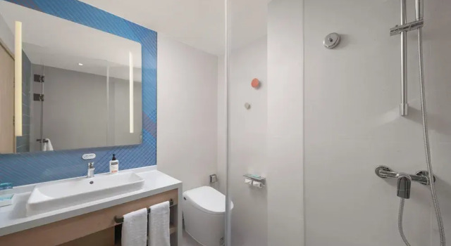 Номер Standard Holiday Inn Express Zhengzhou Nongye Road by IHG