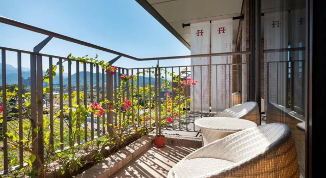 Семейный номер Standard с балконом Fame Hall Garden Hotel
