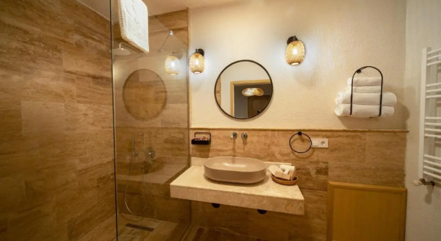 Полулюкс с балконом Naif Hotel