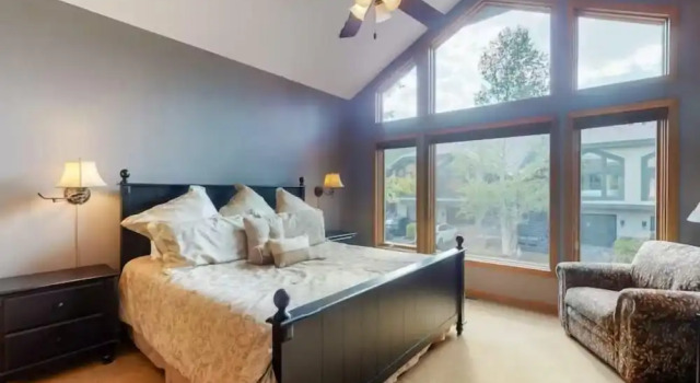 One Breckenridge Place - 3 Bedroom Townhome - 200 Yards to Peak 9 Lift
