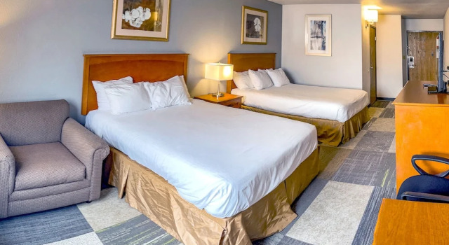 Четырёхместный номер Standard Hotel Inn Fairfield