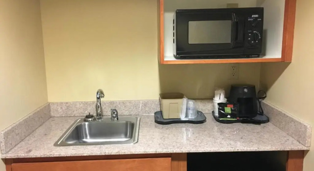 Люкс Coon Rapids North Metro Hotel to Norwood Inn & Suites