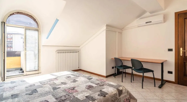 Spacious Holiday Home in Verbania Pallanza Italy with Balcony, Забронировать Отель Отели Вербания с парковкой, рядом с Ботанические сады Виллы Таранто, Парковка
