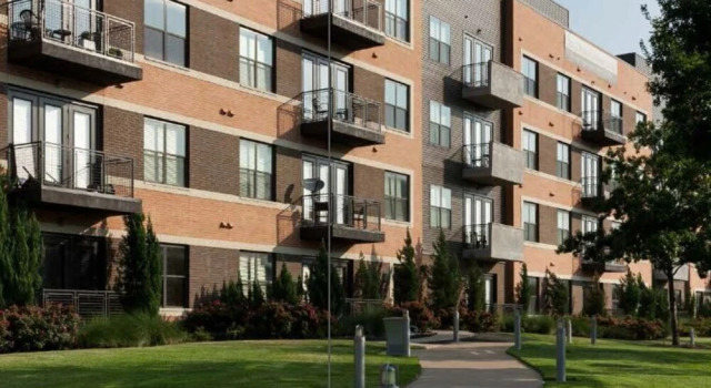 Design District Apts Near Market Ctr by Frontdesk