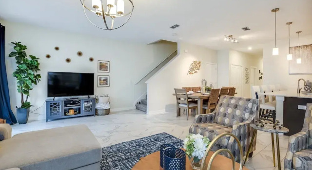 5 Bedroom 4 Bathroom Storey Lake