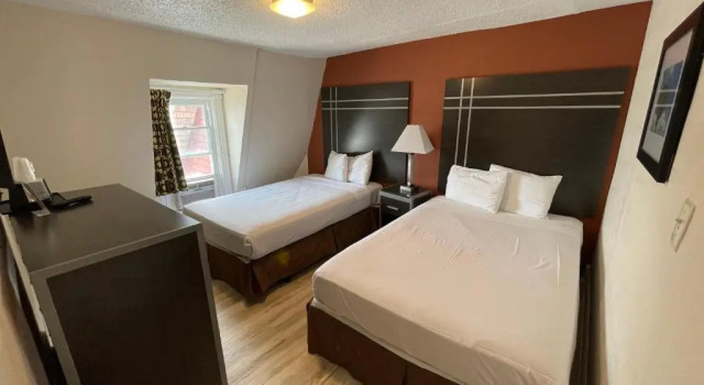 Четырёхместный номер Standard Wildwood Inn