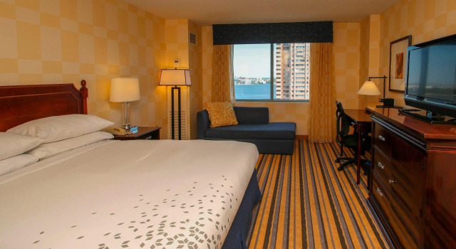 Двухместный полулюкс с видом на воду Renaissance Portsmouth-Norfolk Waterfront Hotel