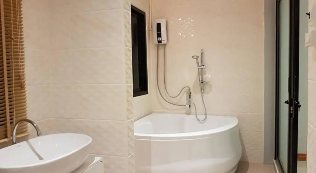 Люкс с видом на бассейн Look at Home Lamphun