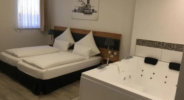 Полулюкс Hotel in Laisen