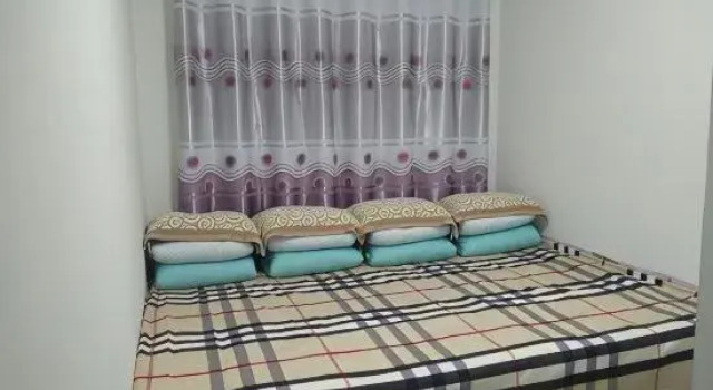 Кровать в общем номере Shouqianshou Inn