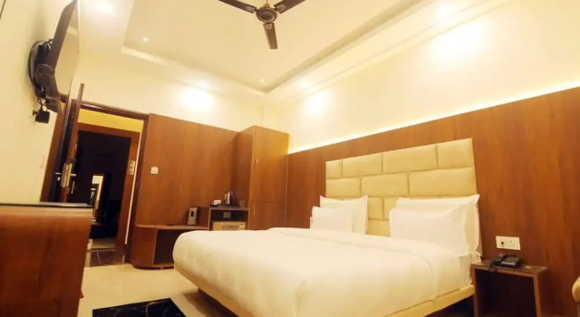 Номер Executive Teertham Hotel