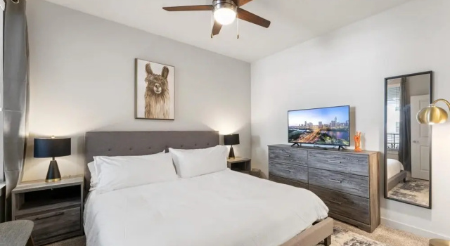 Cozy Chic 2BR King Suite Close to DT Domain UT