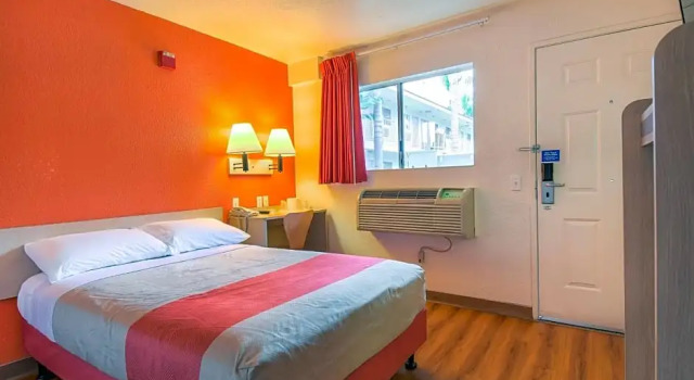 Номер Standard Motel 6 Chino, CA - Los Angeles Ontario