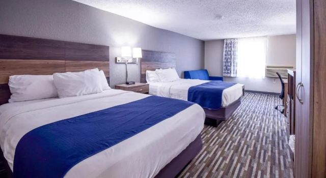 Четырёхместный люкс Days Inn & Suites by Wyndham Wisconsin Dells