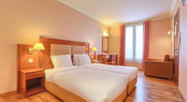 Трёхместный номер Standard 121 Paris Hotel