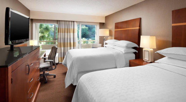 Четырёхместный номер Standard Sheraton Agoura Hills Hotel