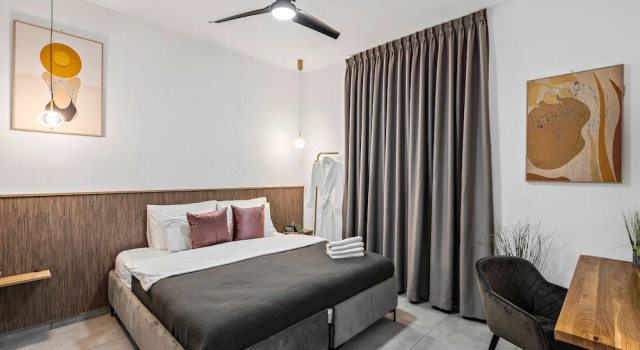 Номер Business Old City Boutique - By La Finca Hotels- חוויית אירוח יוקרתית, חניה בחינם וקרבה לשדרת הקולינריה של העיר