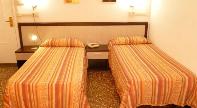 Hotel Agnello dOro Genova, Забронировать Отель Отели Генуи 3 звезды, рядом с Аквариум Генуи, 3*