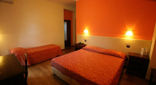 Трёхместный номер Standard с балконом Hotel Medici