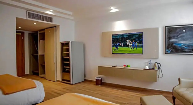 Номер Deluxe Victoria Crown Plaza Hotel