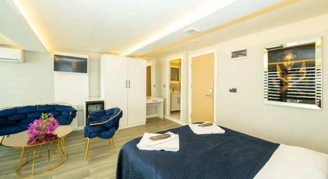 Standardní Dvoulůžkový s manželskou postelí pokoj s balkonem a a výhledem na město Luce Suite Hotel